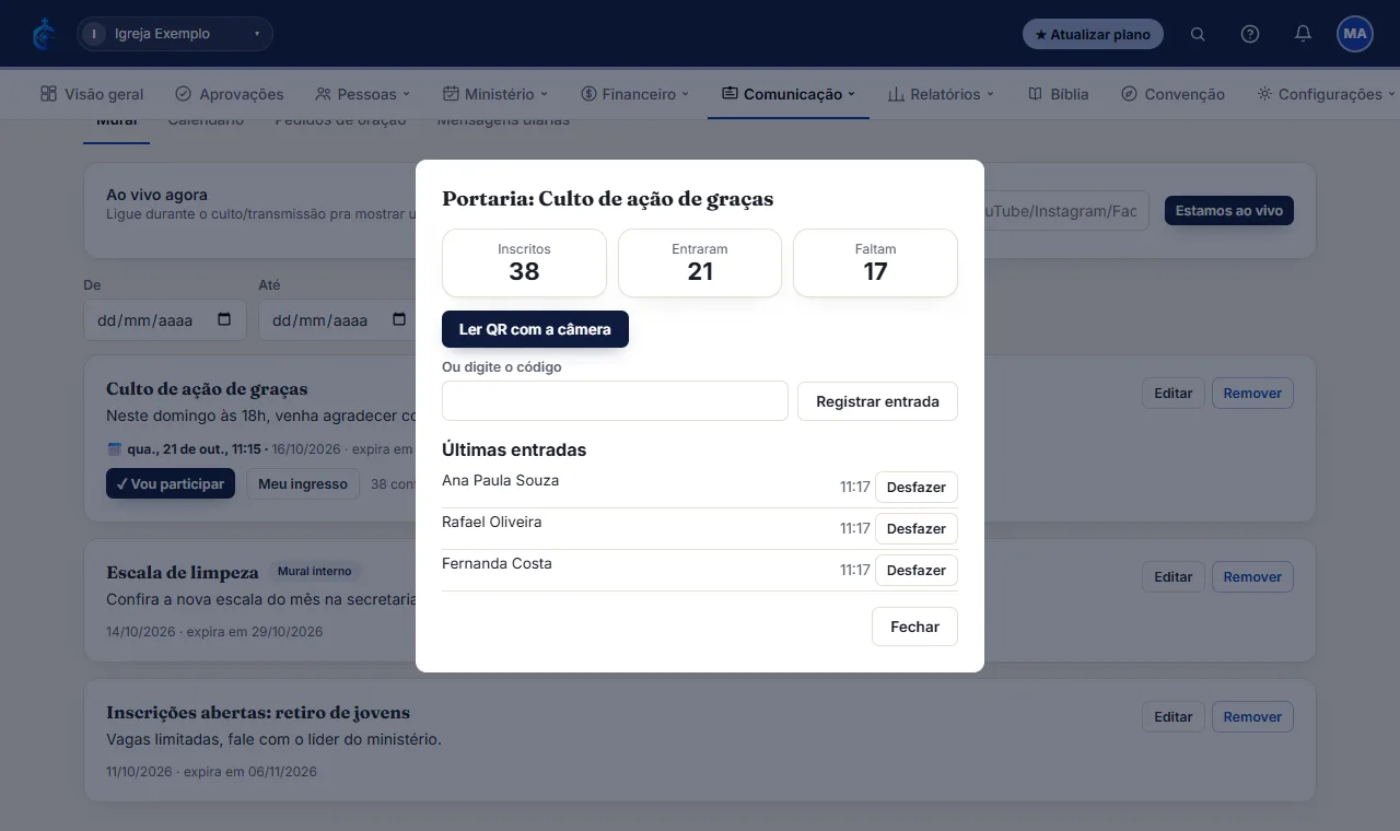 Na entrada, a equipe abre o Mural, encontra o evento e clica em "Portaria". No alto, ela vê quantos se inscrev