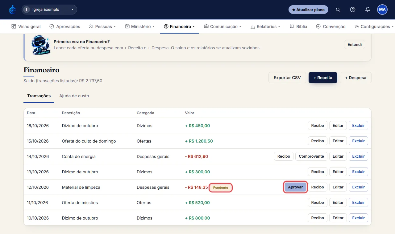 Na lista de Transações, despesas acima do limite aparecem com a tag "Pendente" - clique em "Aprovar" na linha 