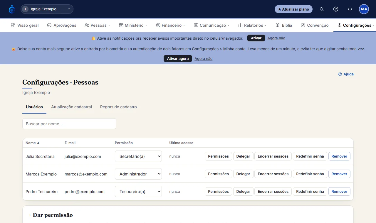 Vá em Configurações > Usuários.