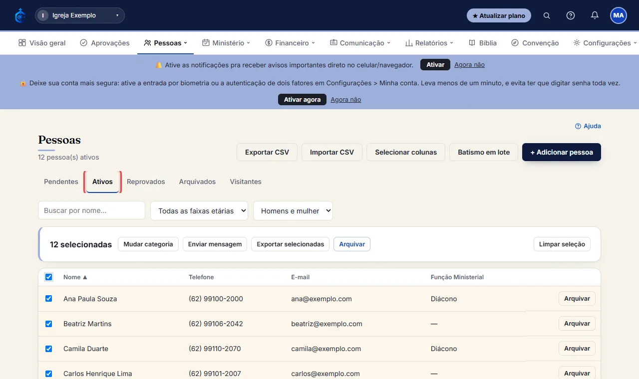 Na lista de Pessoas (aba "Ativos"), marque a caixinha ao lado do nome de cada pessoa. A caixinha do cabeçalho 